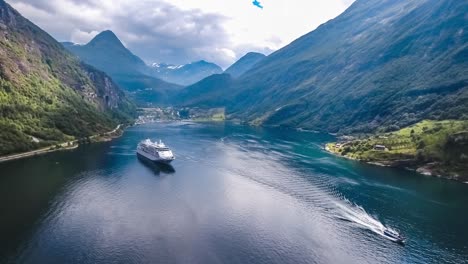 Cruceros-En-El-Fiordo-De-Geiranger,-Noruega